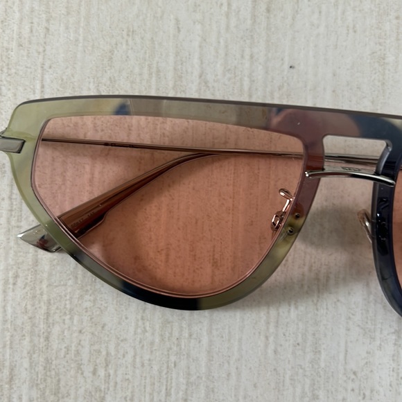 Christian Dior rose colored glasses with case - Picture 6 of 7